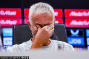 前曼联传奇范佩西首战穆里尼奥，欧冠资格赛爆冷告捷！
